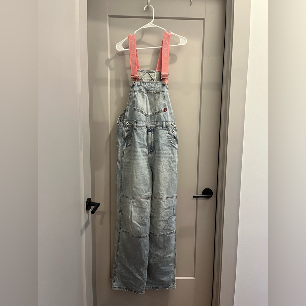 UNIQUE VINTAGE GUESS OVERALLS *HOT PINK STRAPS*